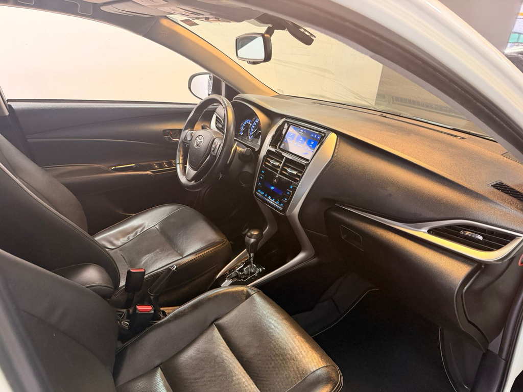 Toyota Yaris Sedan Branco