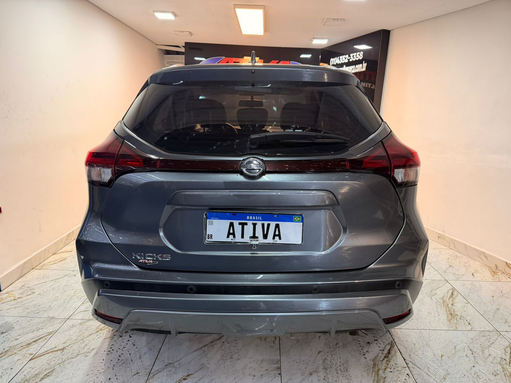 Nissan Kicks Cinza