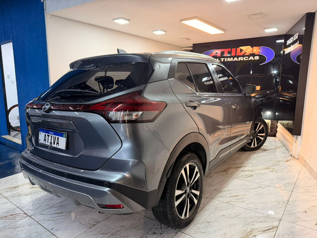 Nissan Kicks Cinza