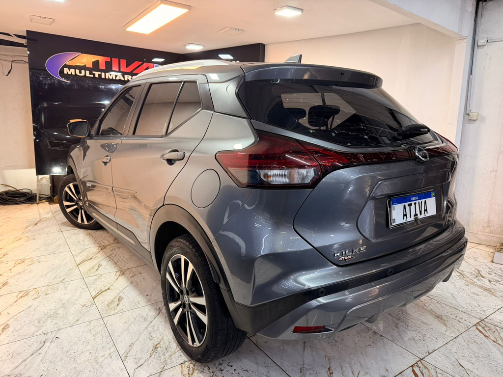 Nissan Kicks Cinza