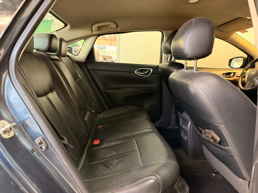Nissan Sentra Azul
