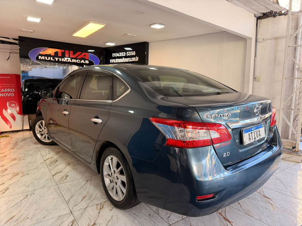 Nissan Sentra Azul