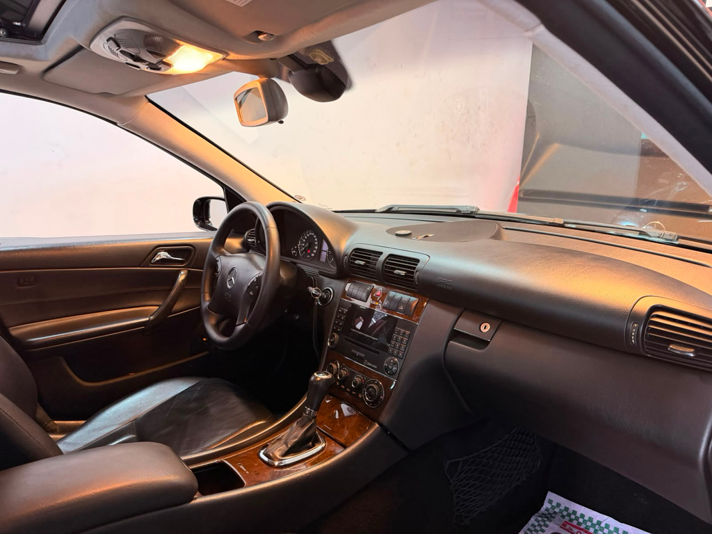 Mercedes Benz C-180 Preto