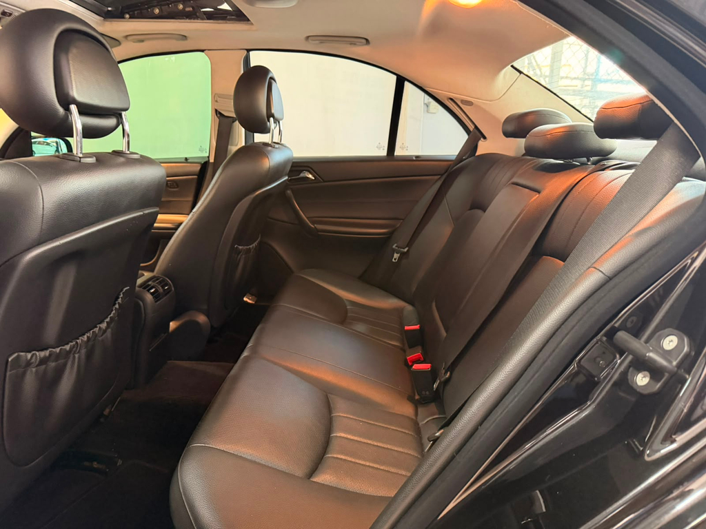 Mercedes Benz C-180 Preto