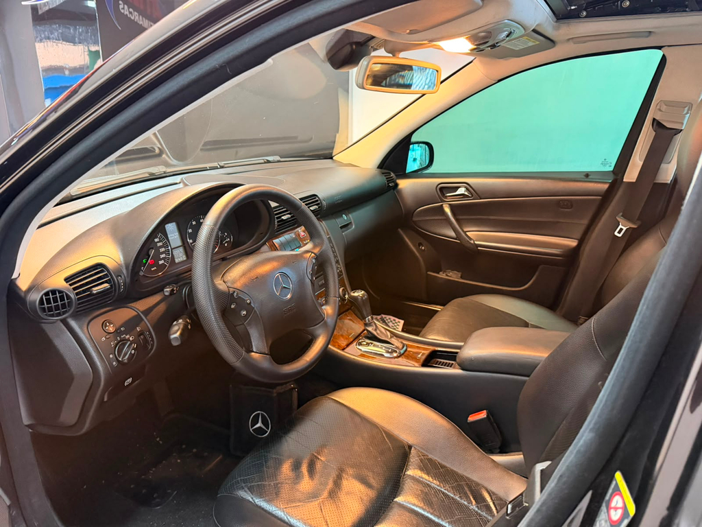 Mercedes Benz C-180 Preto