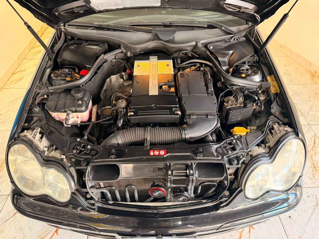 Mercedes Benz C-180 Preto