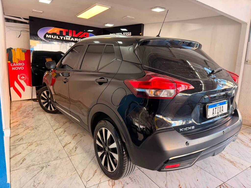 Nissan Kicks Preto