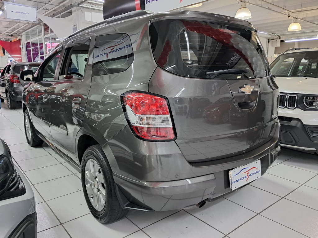 Chevrolet Spin Cinza
