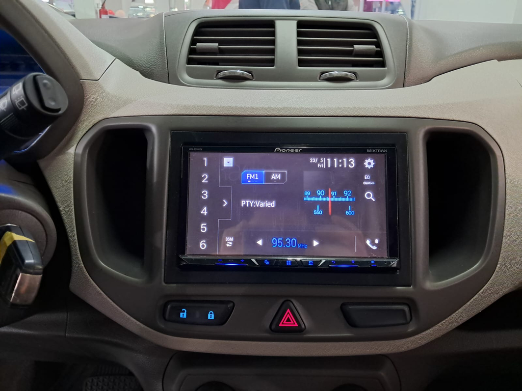 Chevrolet Spin Cinza