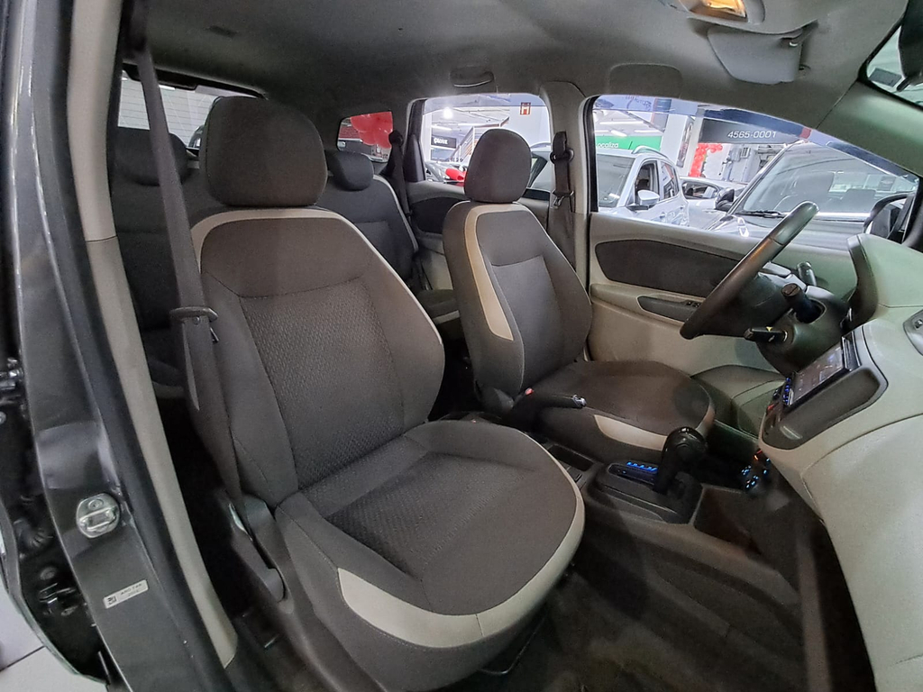 Chevrolet Spin Cinza