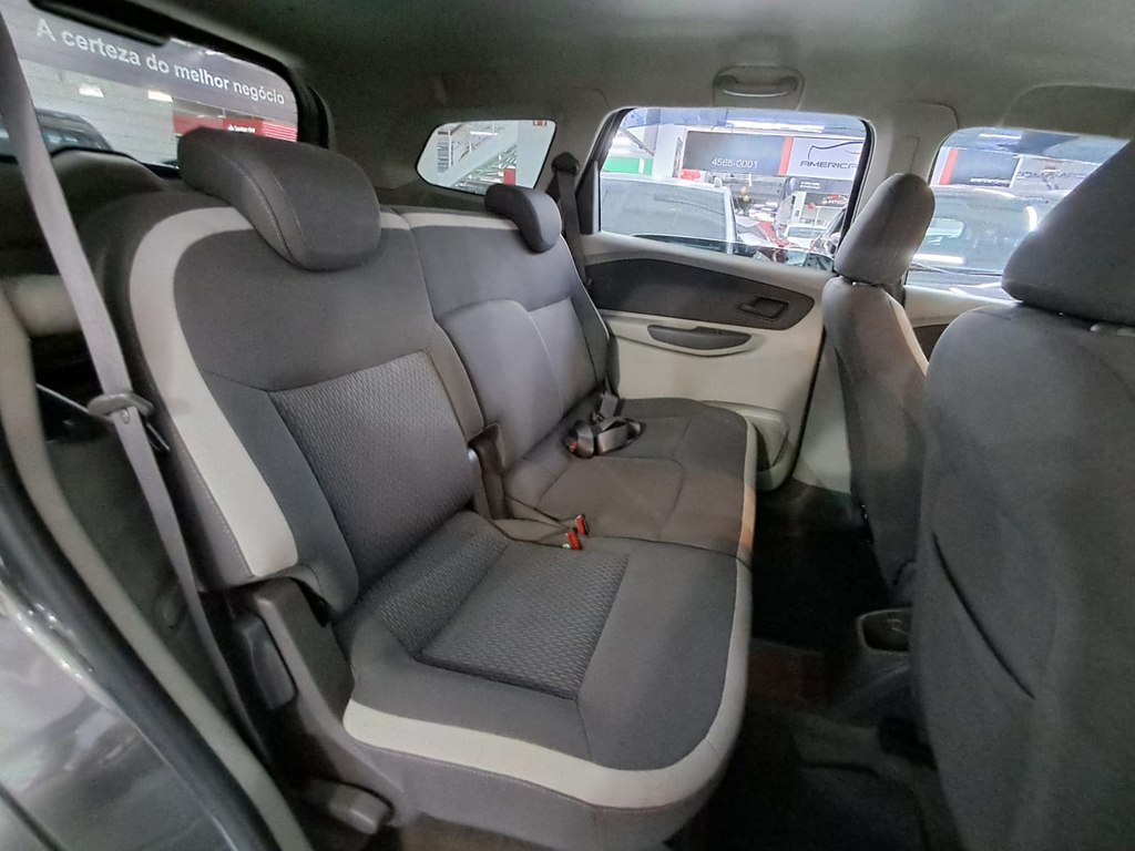 Chevrolet Spin Cinza