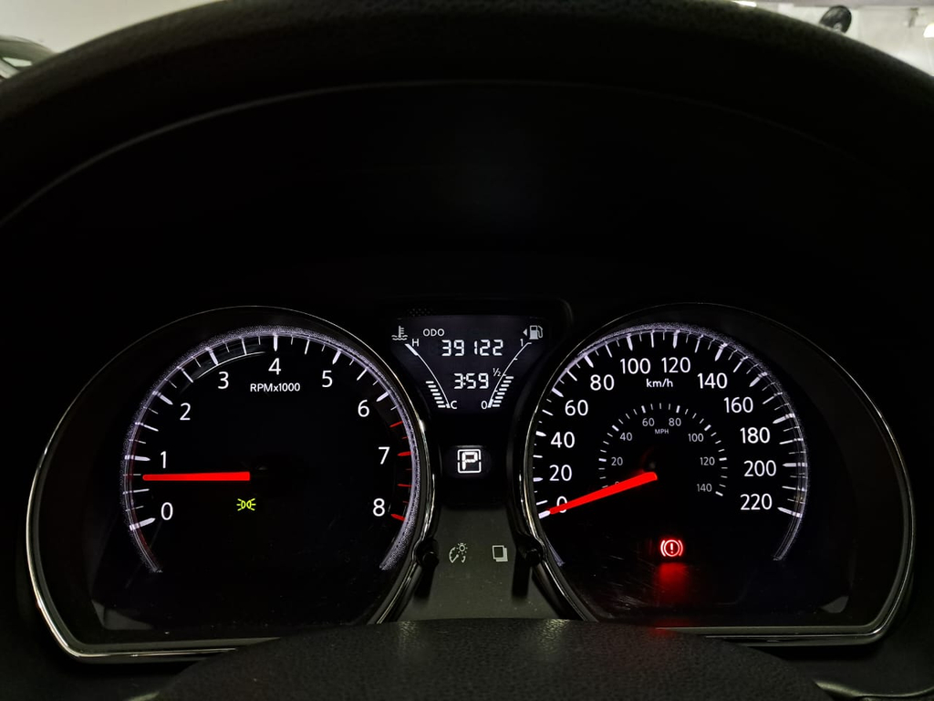 Nissan Versa Prata