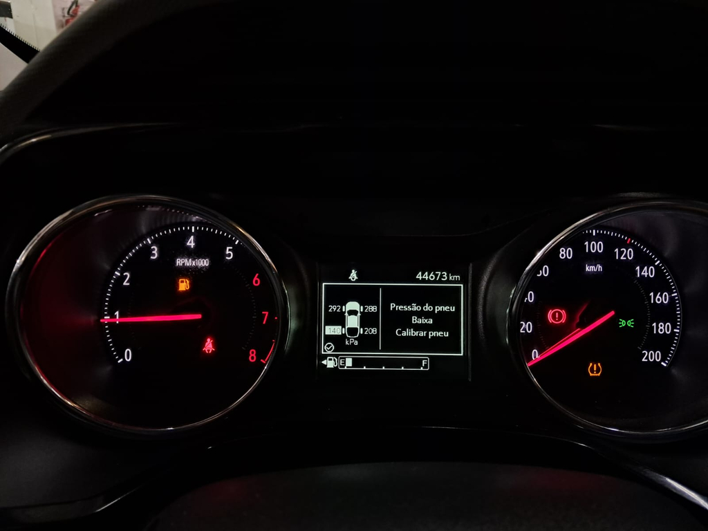 Chevrolet Montana Preto