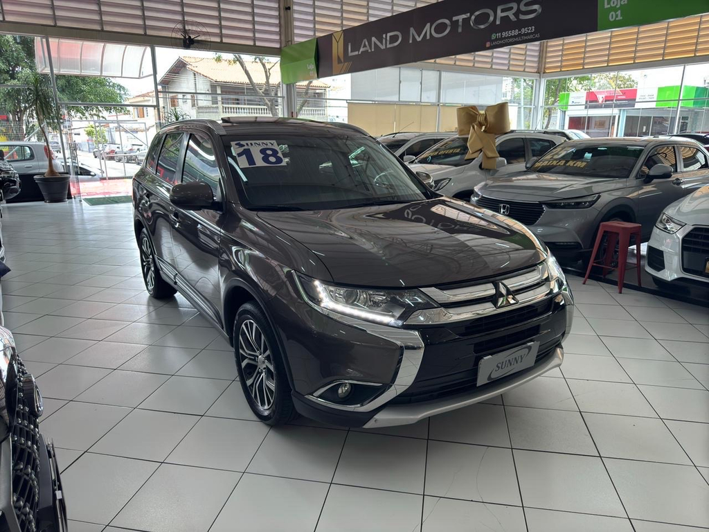 Mitsubishi Outlander Marrom