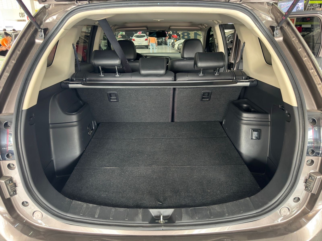 Mitsubishi Outlander Marrom