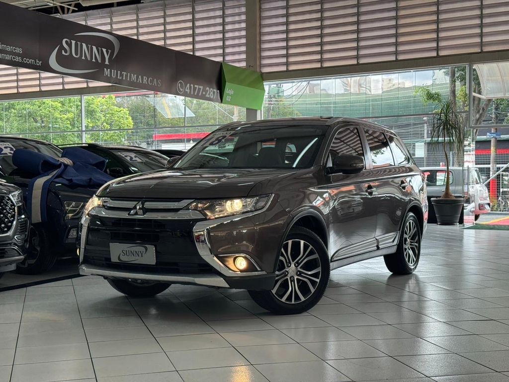 Mitsubishi Outlander Marrom