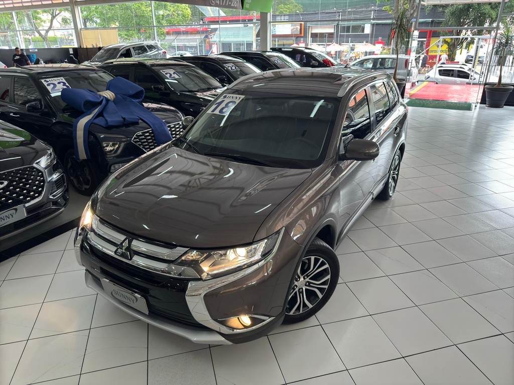 Mitsubishi Outlander Marrom