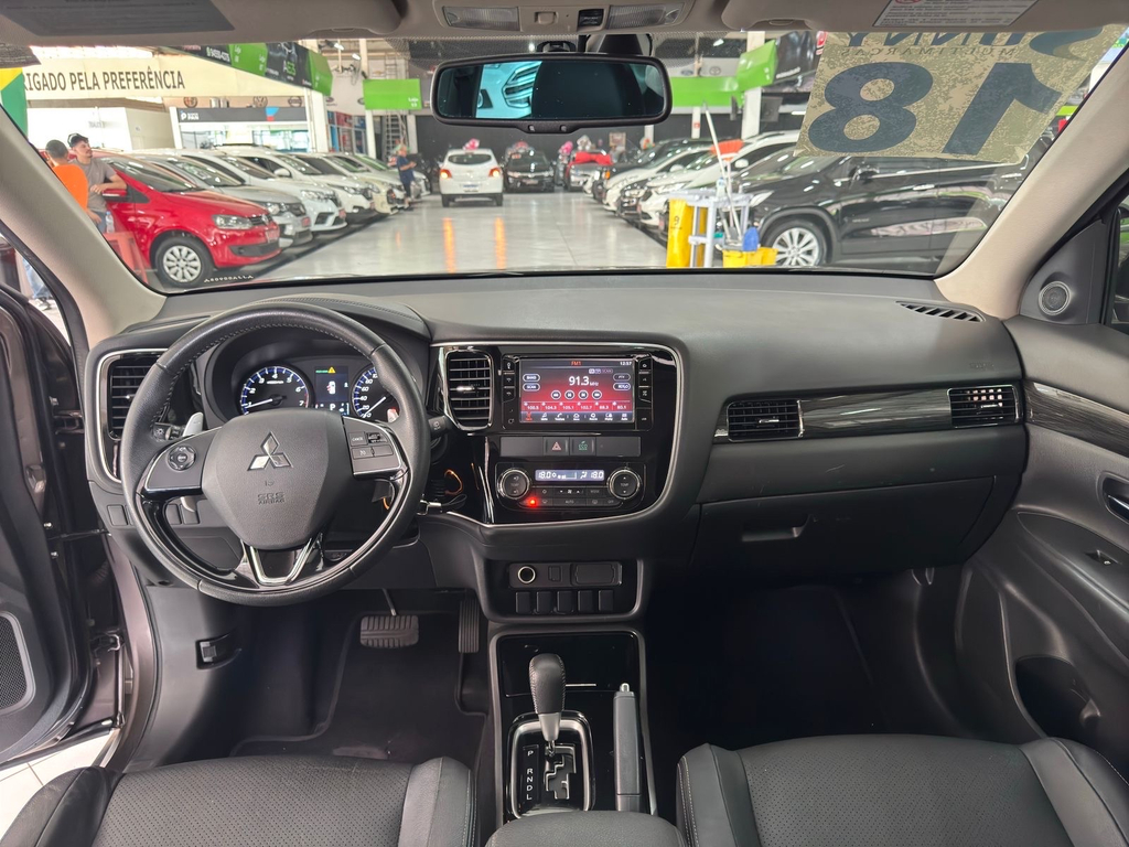 Mitsubishi Outlander Marrom