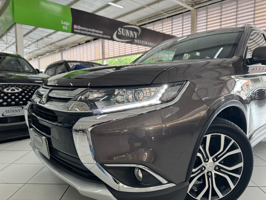 Mitsubishi Outlander Marrom
