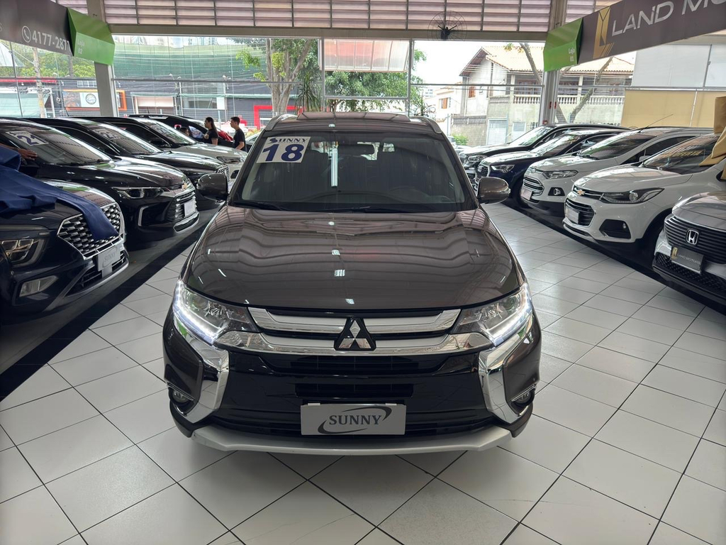 Mitsubishi Outlander Marrom
