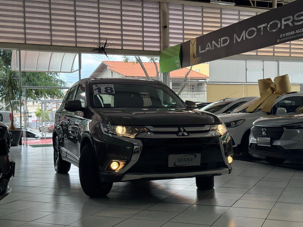 Mitsubishi Outlander Marrom