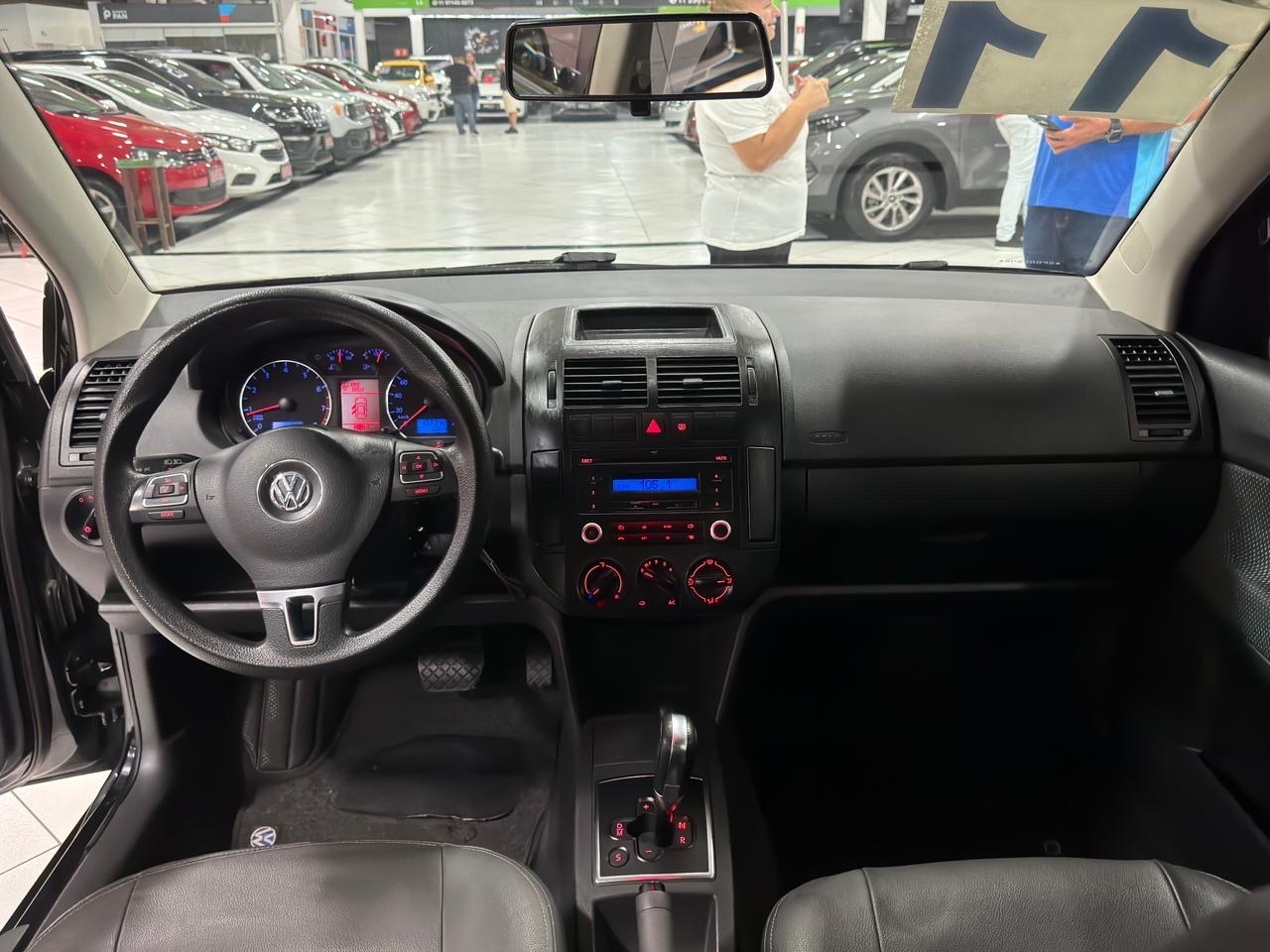 Volkswagen Polo Sedan Preto