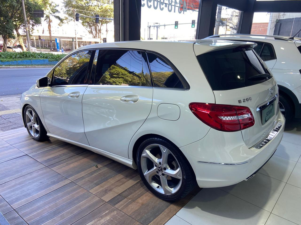 Mercedes Benz B 200 Branco
