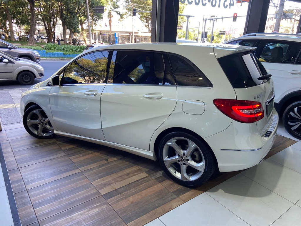 Mercedes Benz B 200 Branco