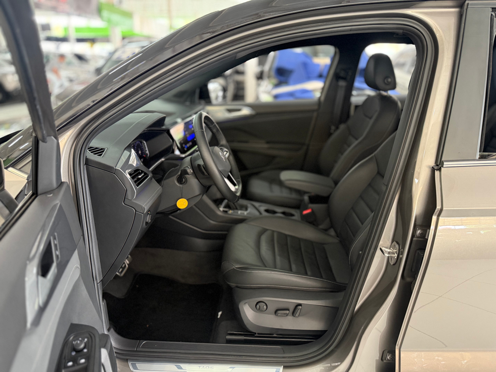 Volkswagen TAOS Bege