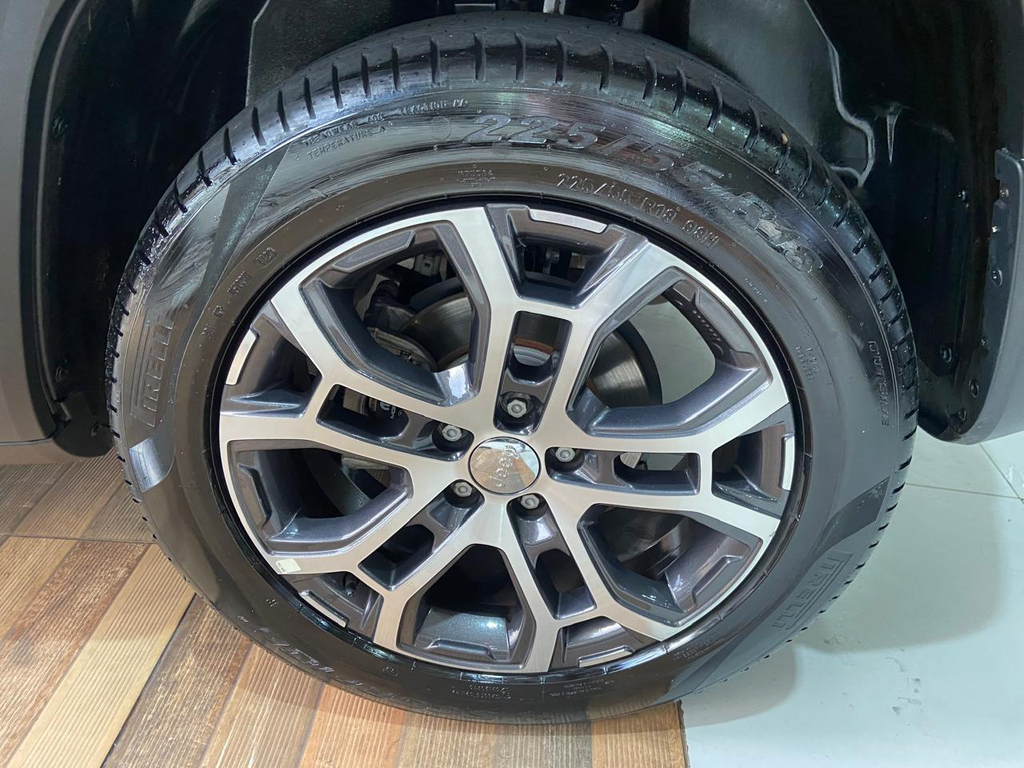 Chevrolet Tracker Cinza
