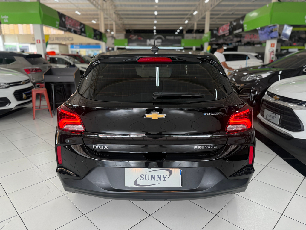 Chevrolet Onix Preto