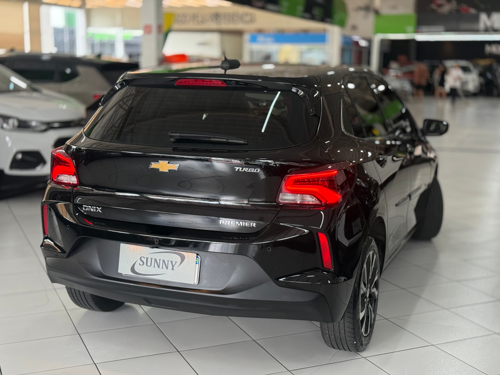 Chevrolet Onix Preto