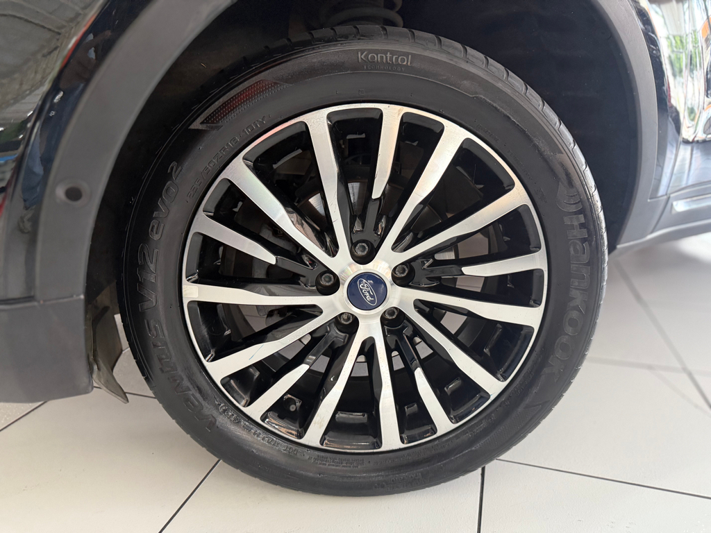 Ford TERRITORY Preto