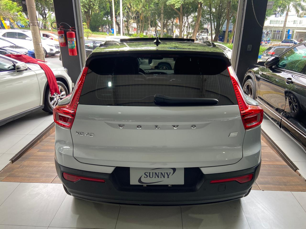 Volvo XC40 Cinza