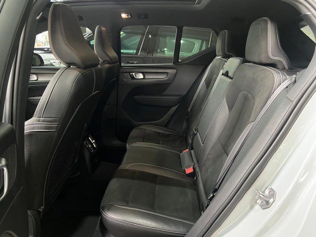 Volvo XC40 Cinza