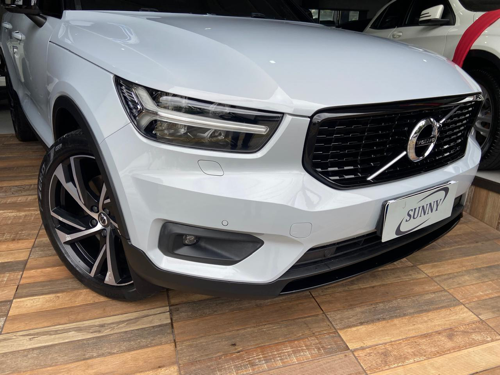 Volvo XC40 Cinza