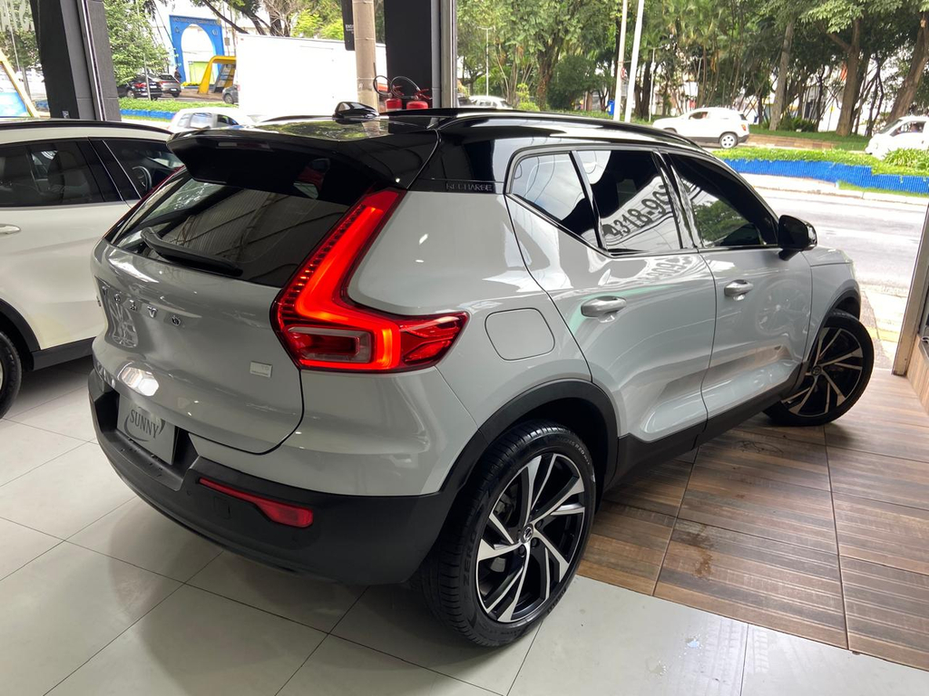 Volvo XC40 Cinza