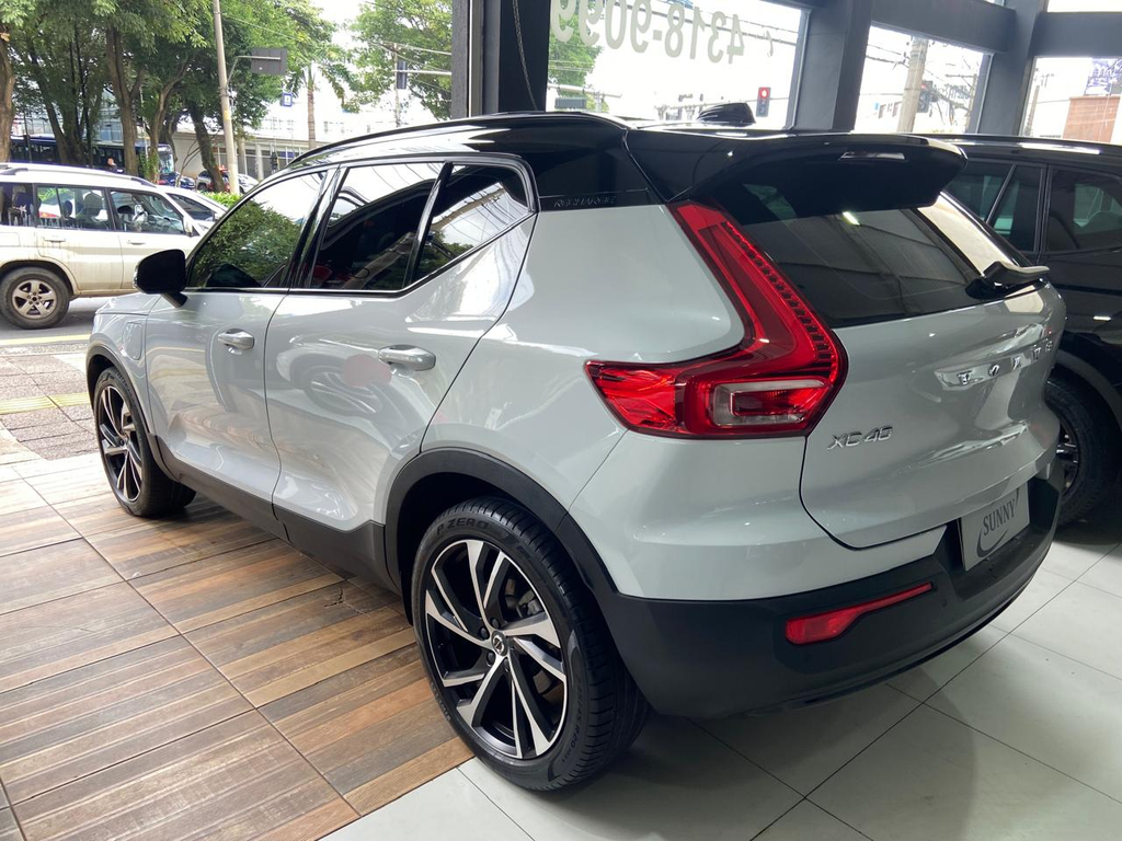 Volvo XC40 Cinza