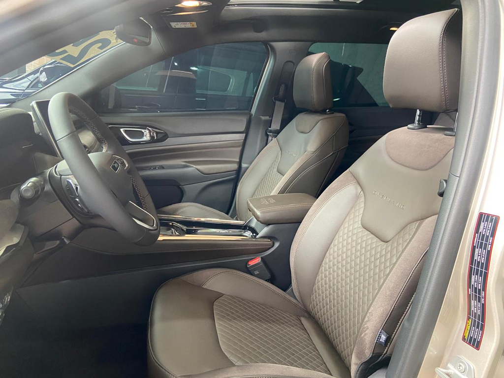 Jeep Commander Dourado