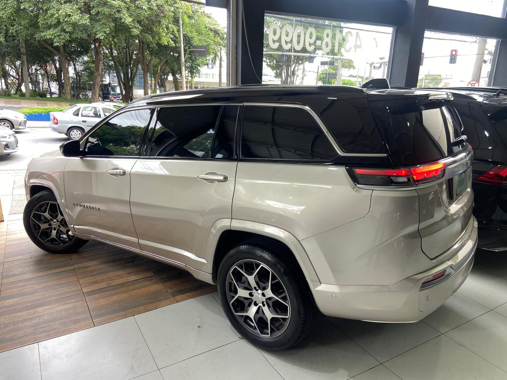 Jeep Commander Dourado