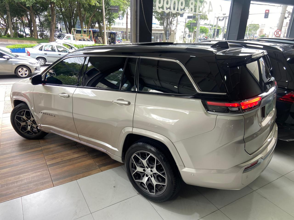 Jeep Commander Dourado
