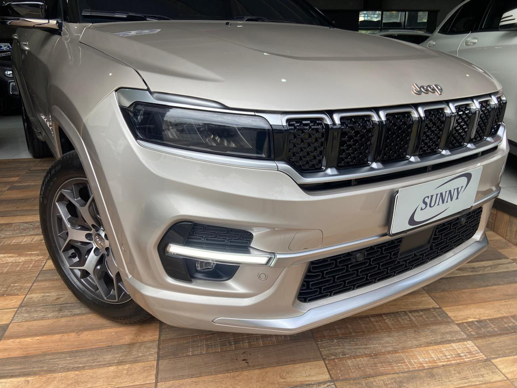 Jeep Commander Dourado