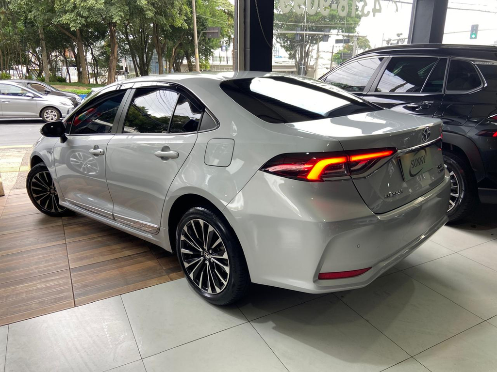 Toyota Corolla Prata