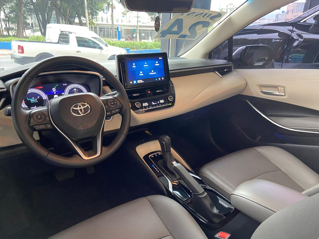 Toyota Corolla Prata