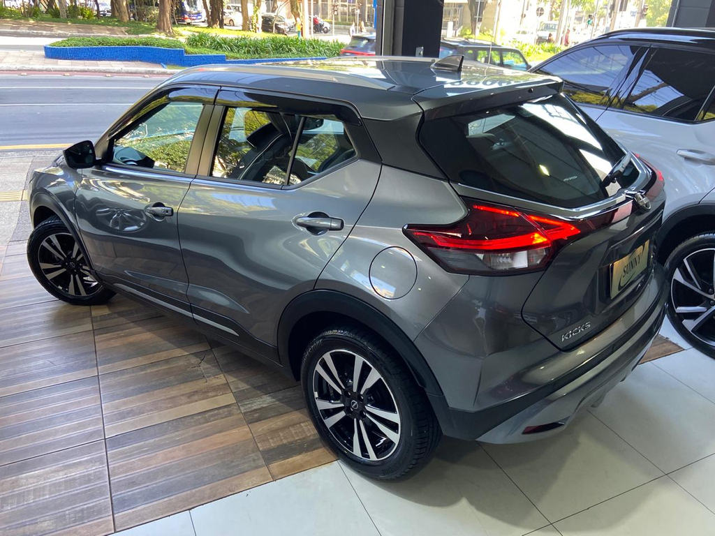 Nissan Kicks Cinza