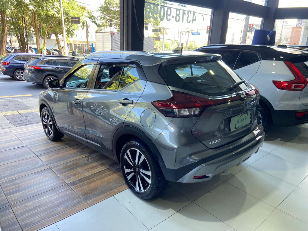 Nissan Kicks Cinza
