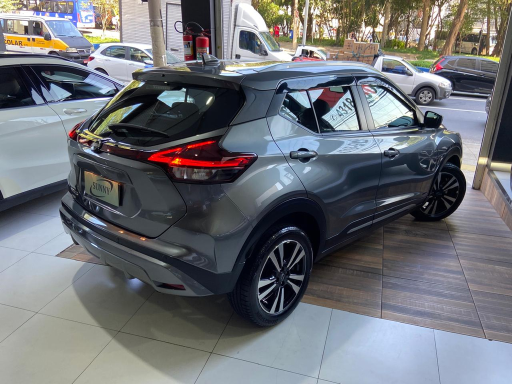 Nissan Kicks Cinza