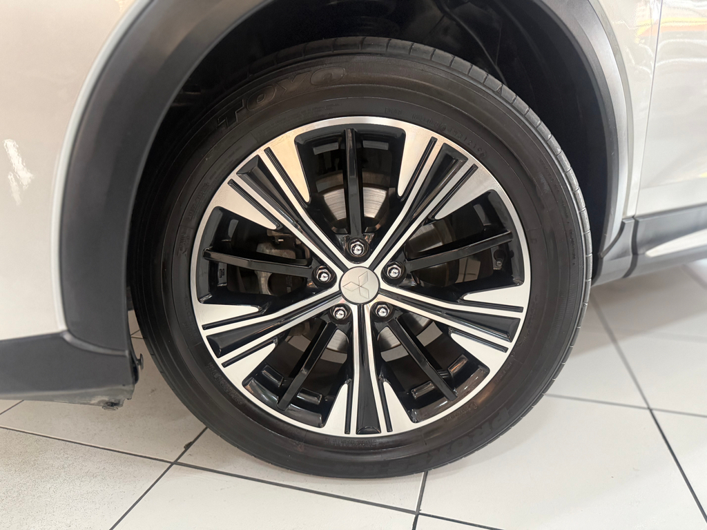 Mitsubishi Eclipse Cross Cinza
