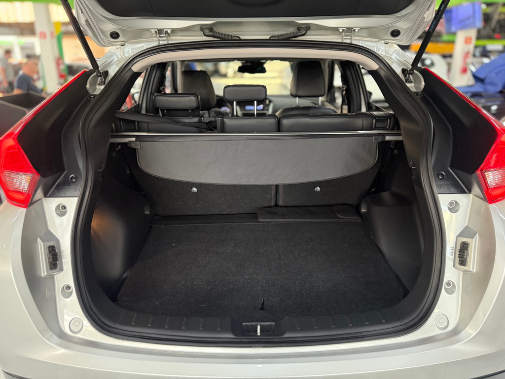 Mitsubishi Eclipse Cross Cinza