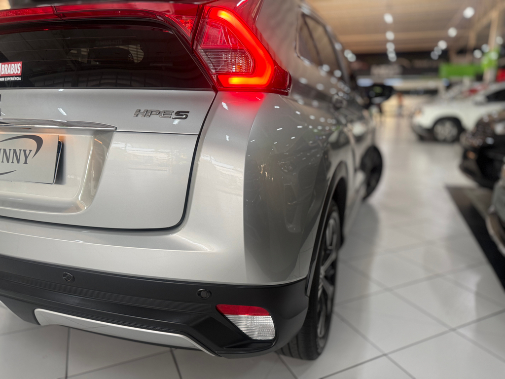 Mitsubishi Eclipse Cross Cinza
